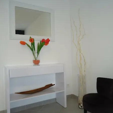 Flat Apartment *